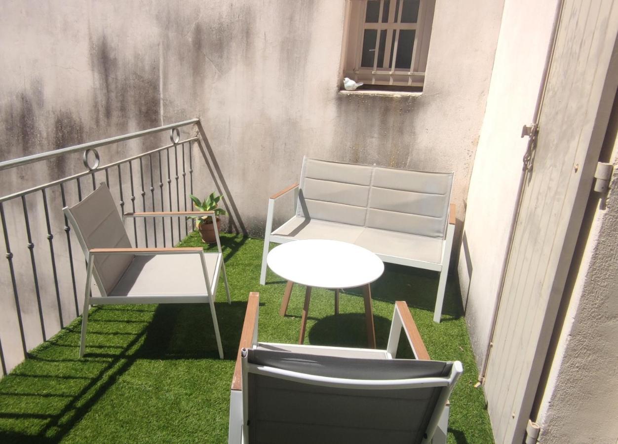 T3 Avec Sa Terrasse Au Coeur Du Village Medieval Sauzet  Экстерьер фото
